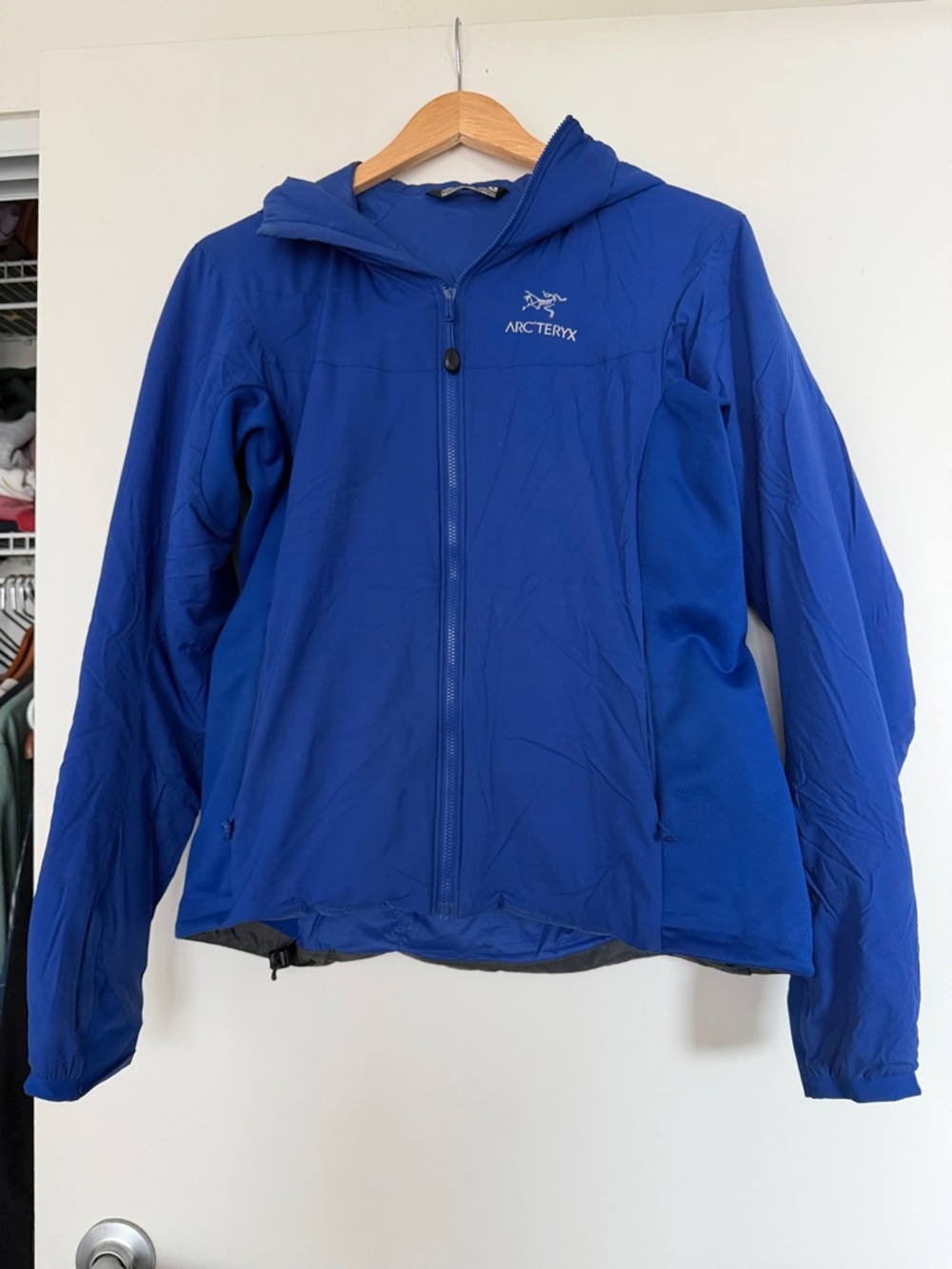 Arc'teryx Women's Atom LT Royal Blue Hooded Softshell Jacket (2018)